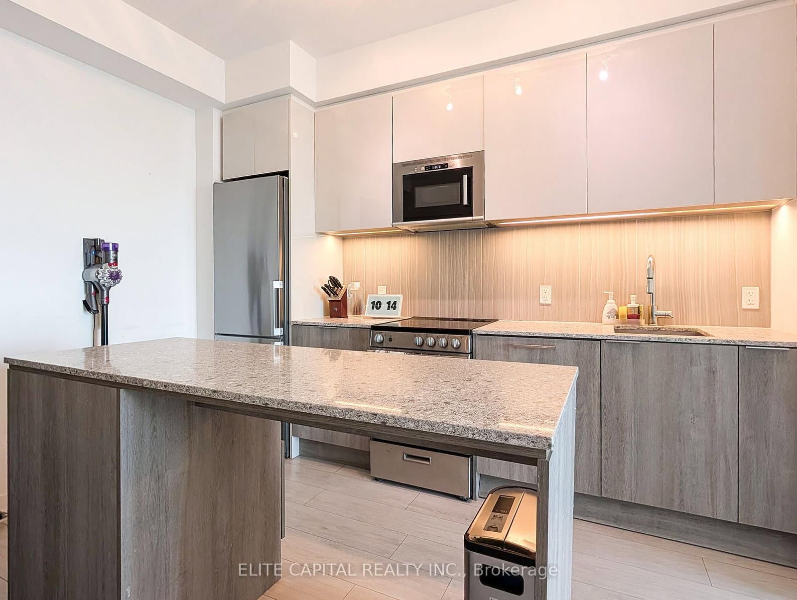 31 Tippett Road, Unit 1010 - Image 4