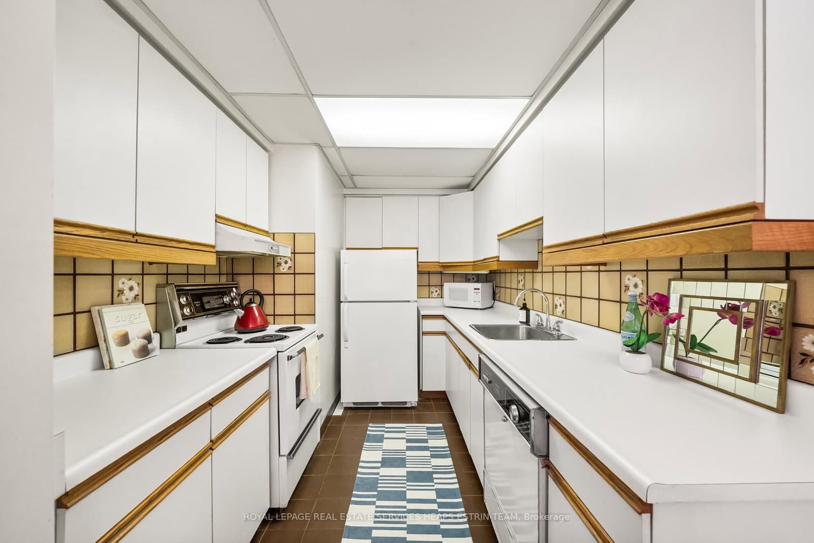 581 Avenue Road, Unit 204 - Image 6
