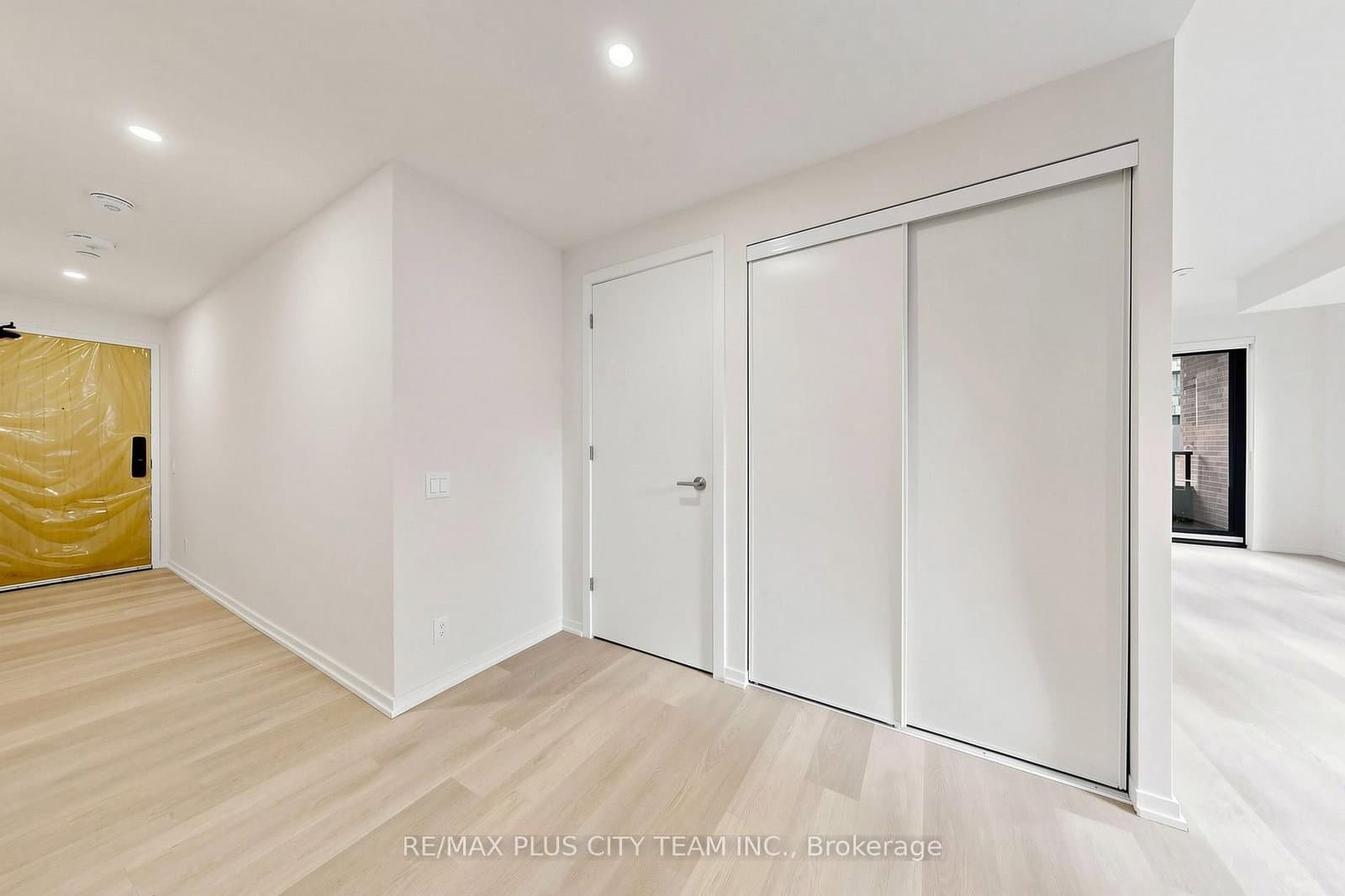 109 Erskine Avenue, Unit 509 - Image 2