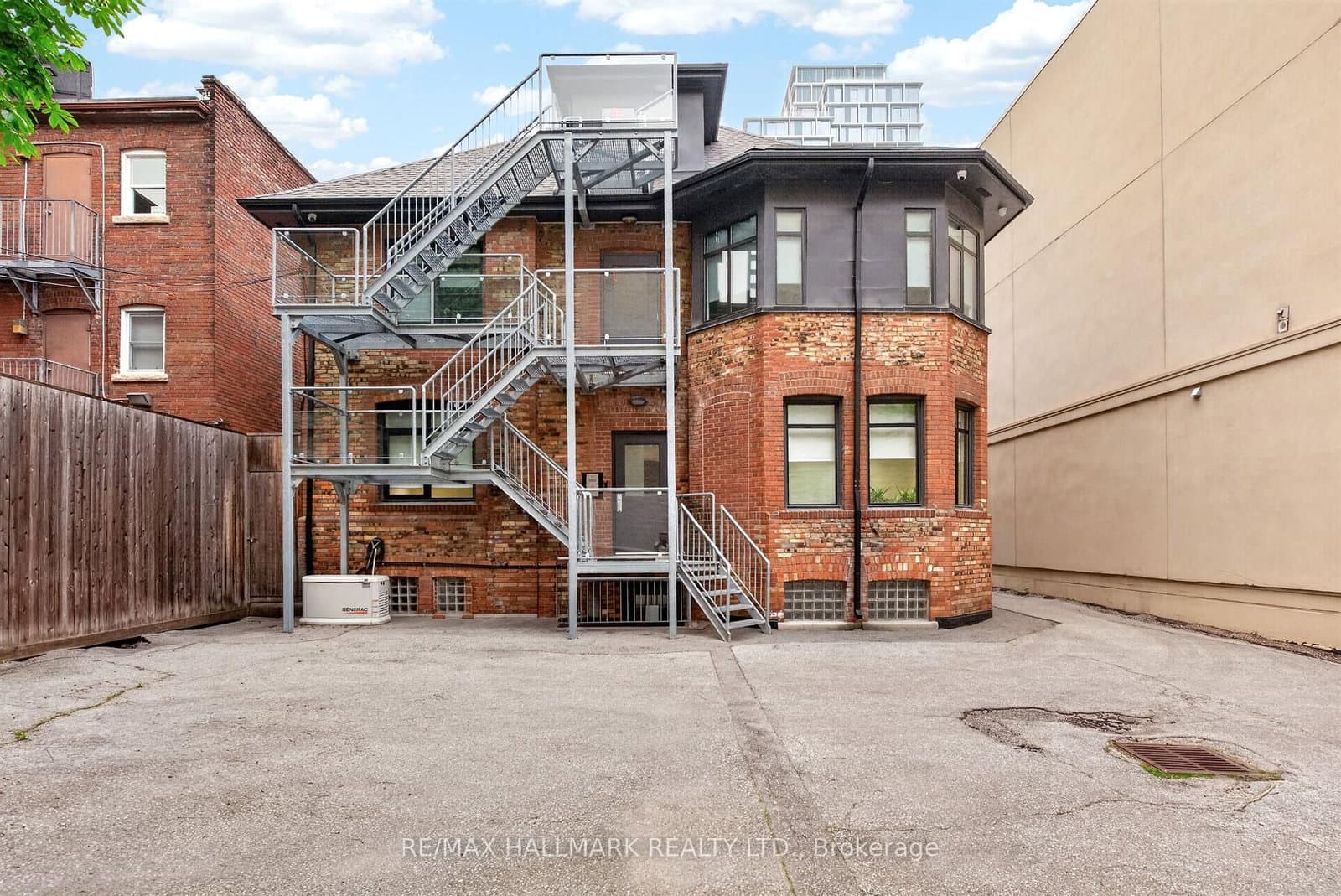 3 Rowanwood Avenue E - Image 6