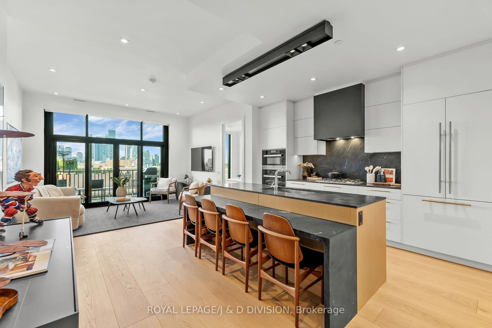 1 Strathgowan Avenue, Unit 710