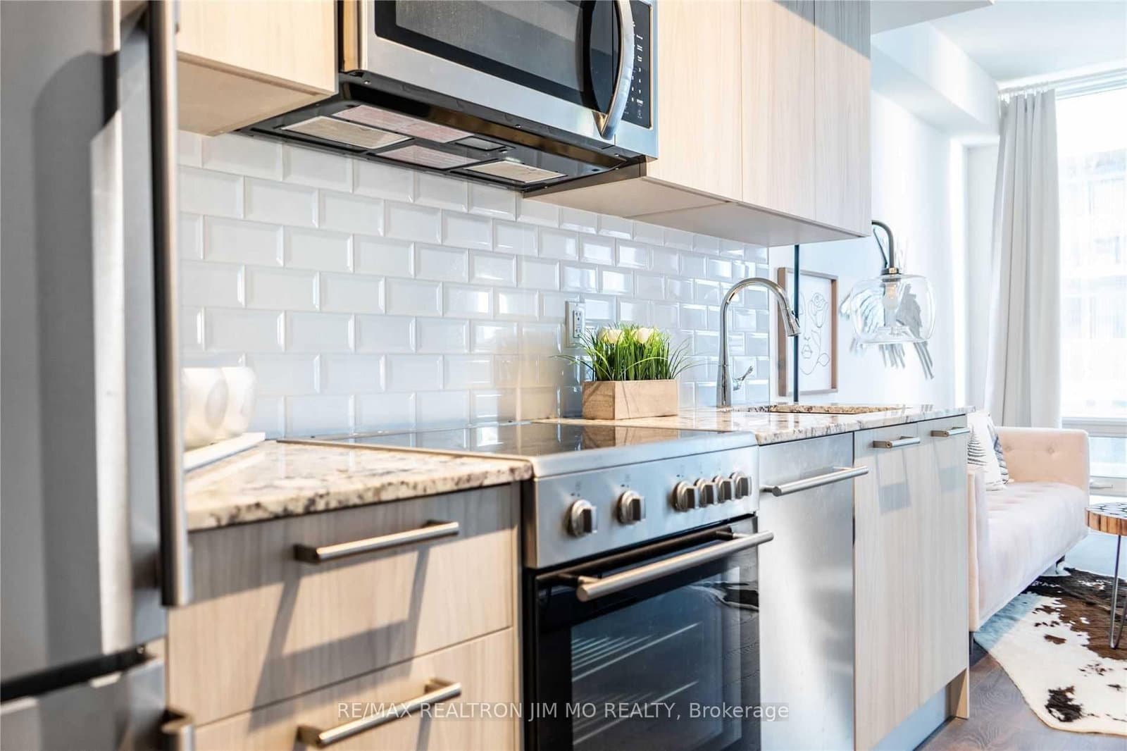 28 Wellesley Street E, Unit 706 - Image 4