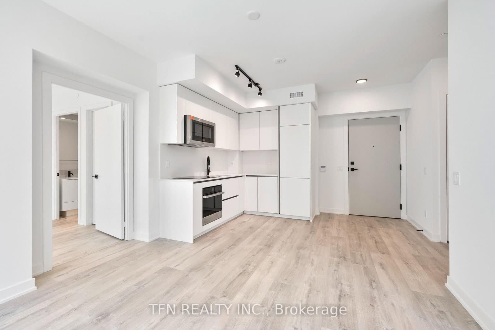 327 King Street W, Unit 4704 - Image 4