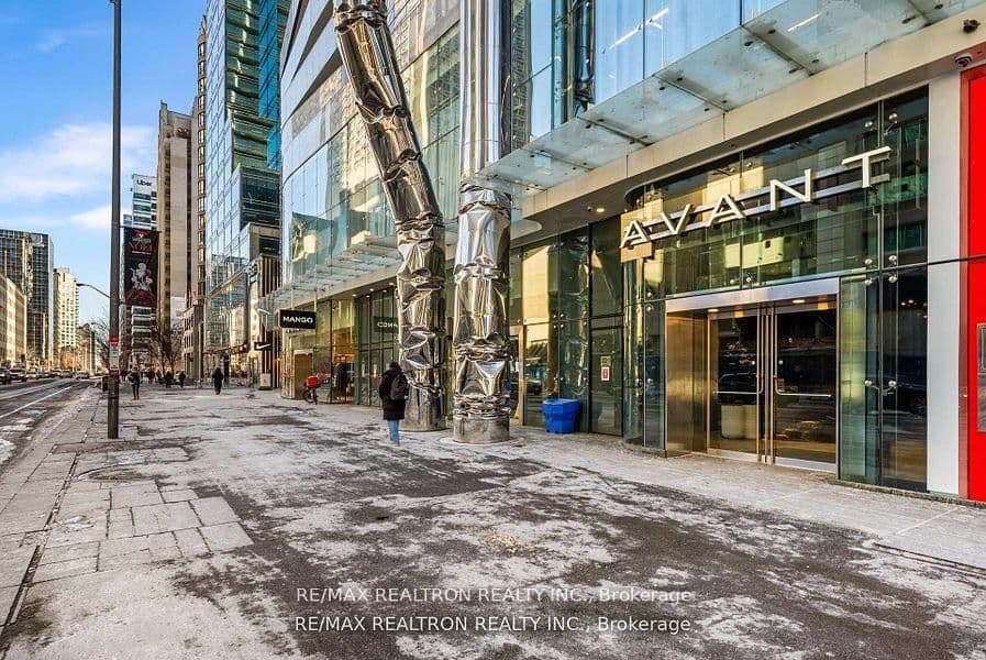 1 Bloor Street E, Unit 6010 - Image 4