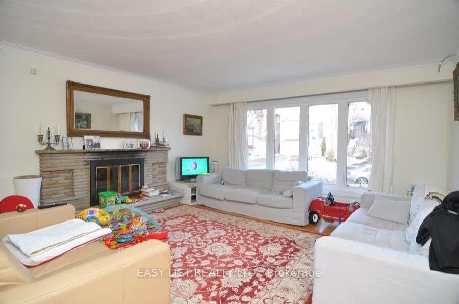 43 Churchill Avenue - Image 2