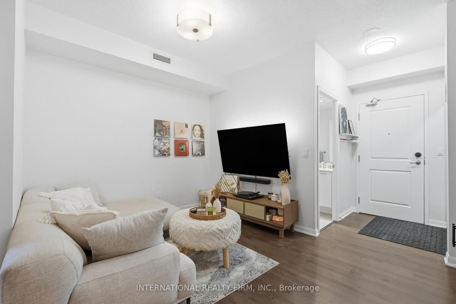 628 Fleet Street, Unit 711 - Image 4