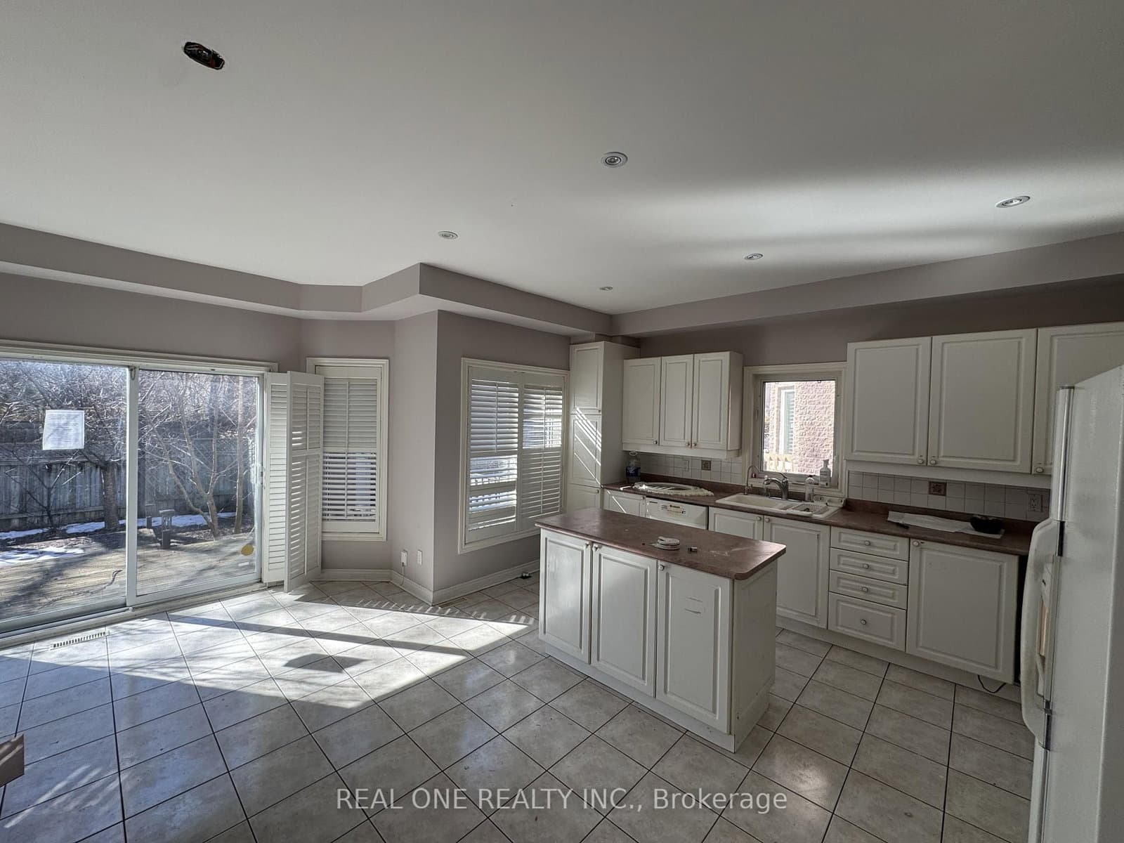 3022 Bayview Avenue - Image 2