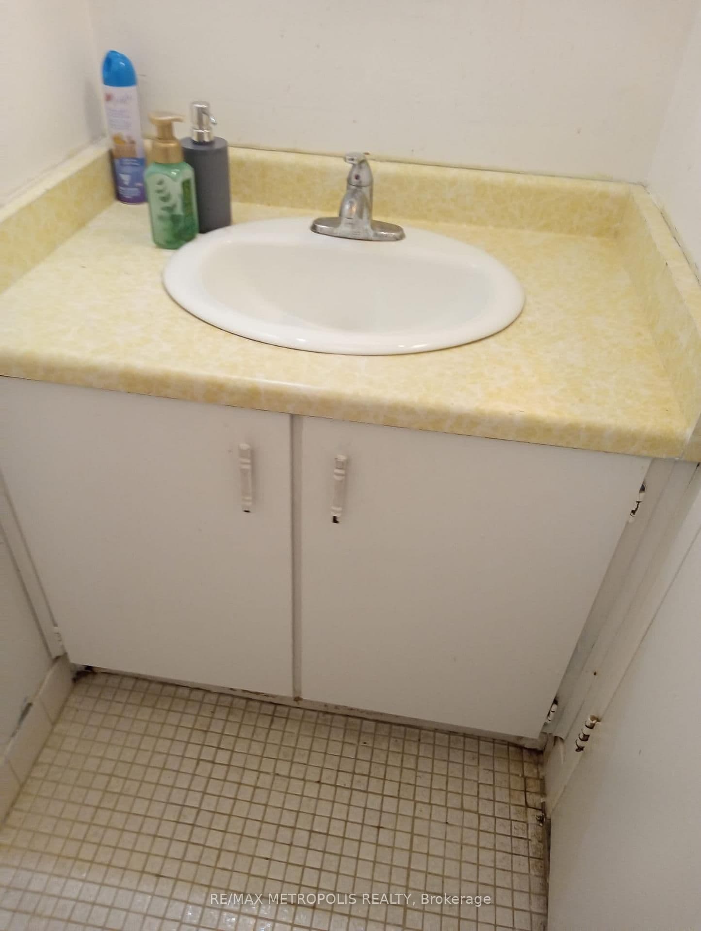 25 Sunrise Avenue, Unit 202 - Image 4