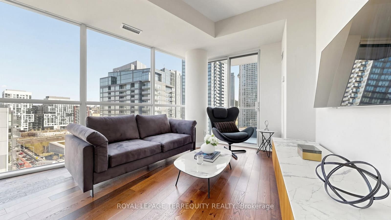 20 Bruyeres Mews, Unit 1705 - Image 2