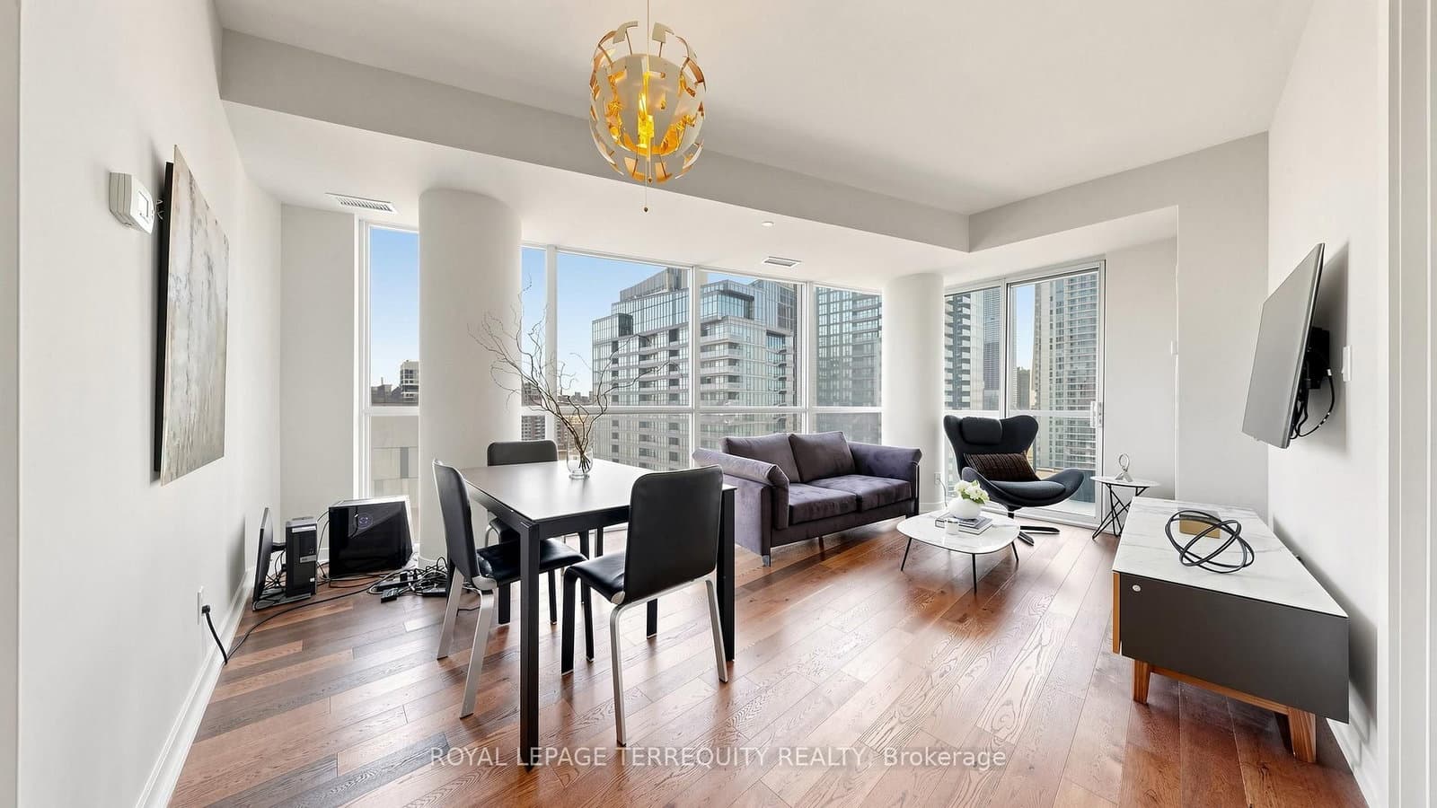 20 Bruyeres Mews, Unit 1705 - Image 3