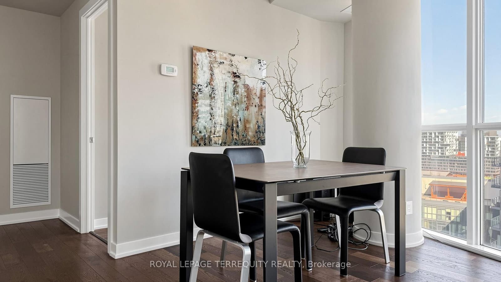 20 Bruyeres Mews, Unit 1705 - Image 4