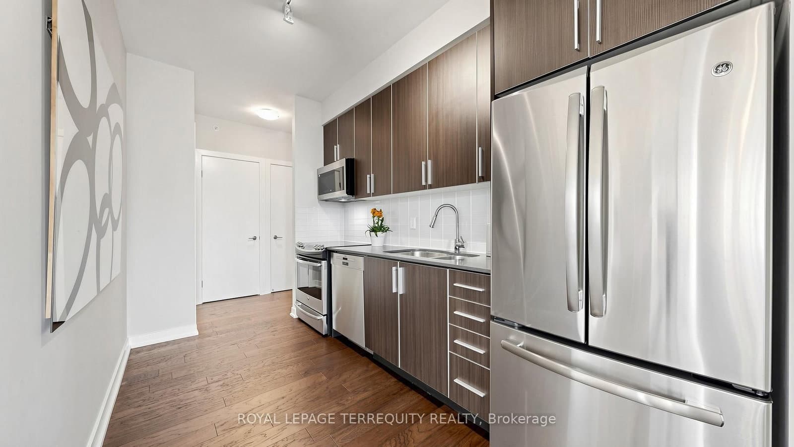20 Bruyeres Mews, Unit 1705 - Image 5