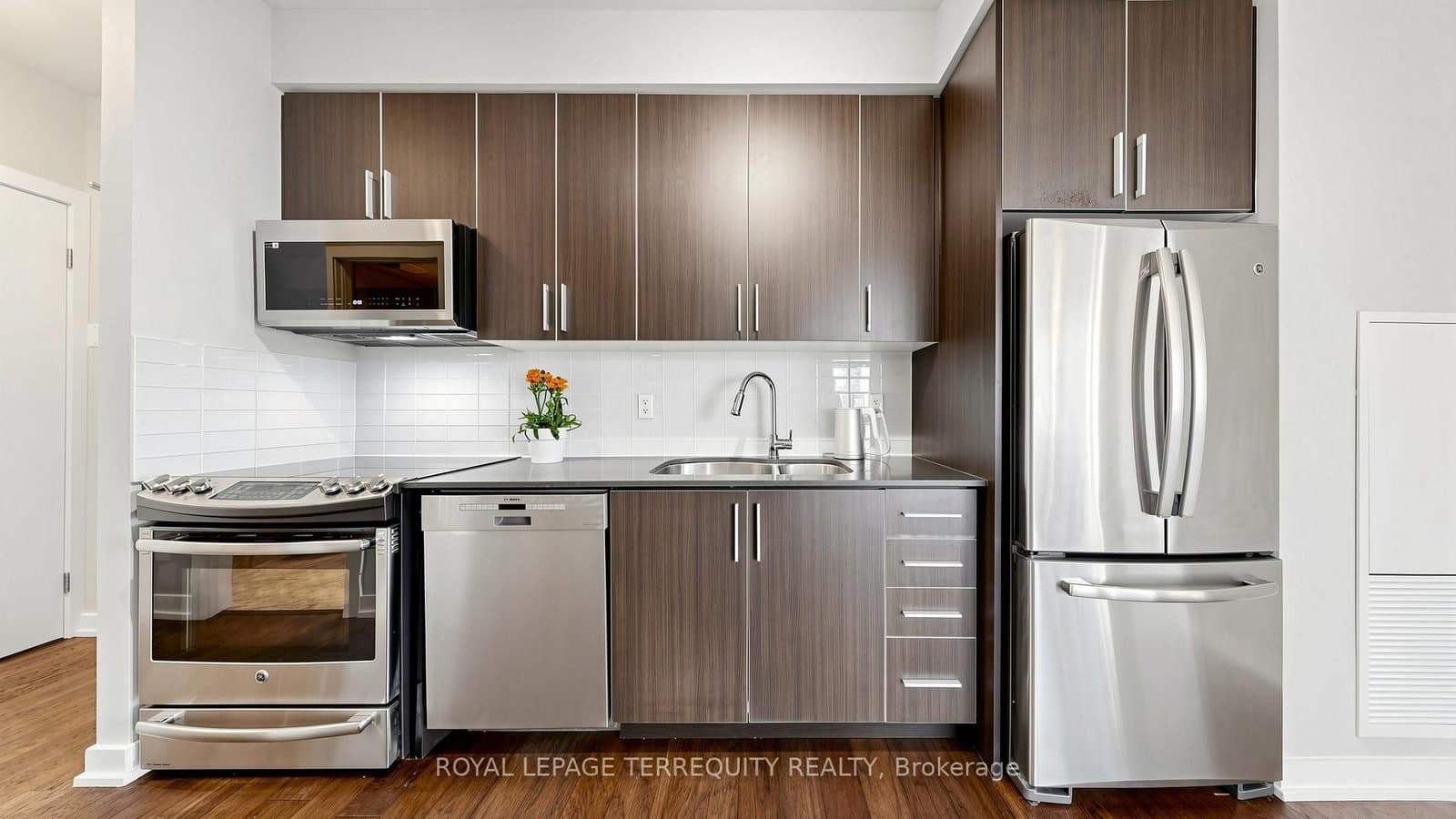 20 Bruyeres Mews, Unit 1705 - Image 6