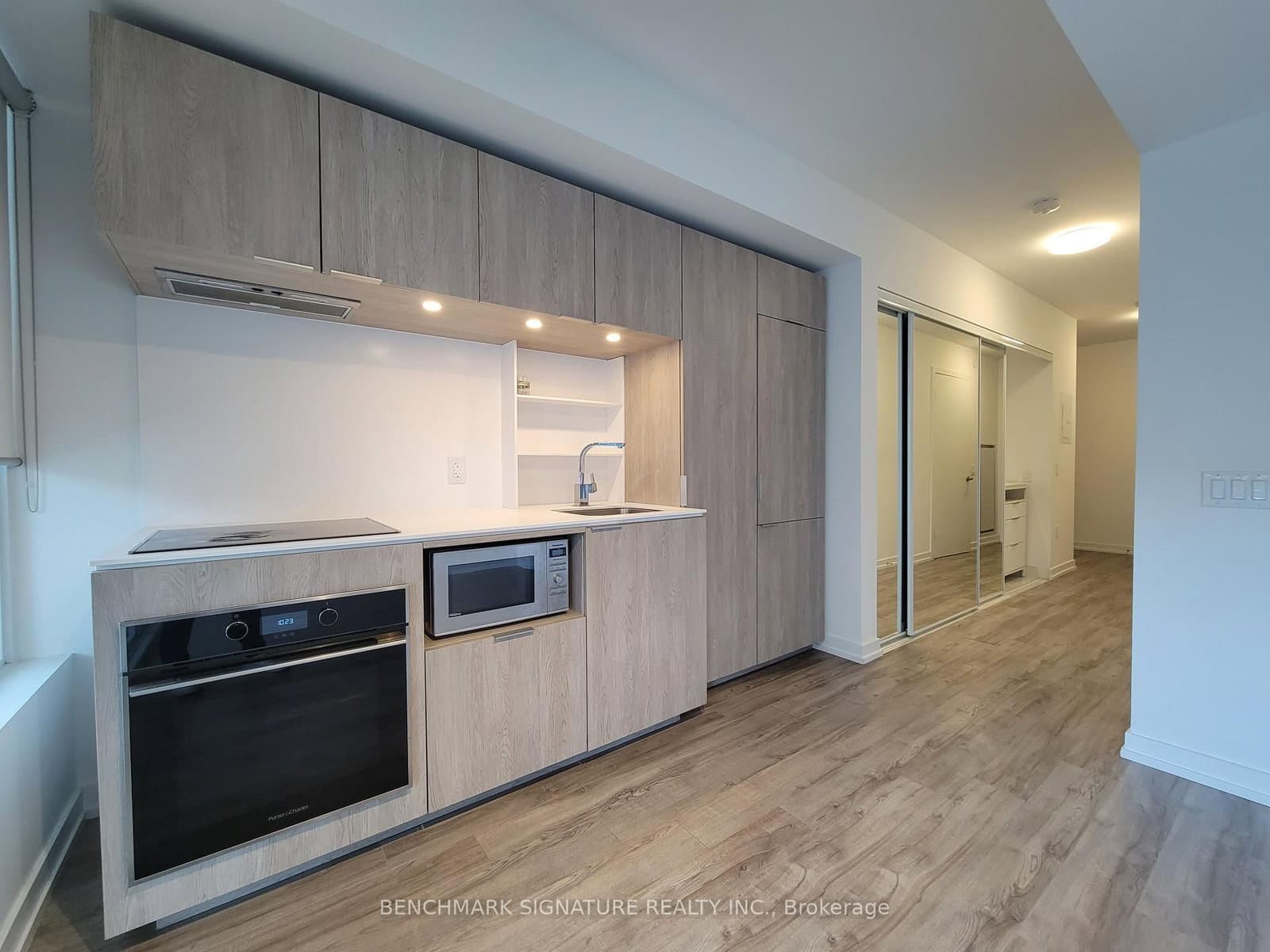 77 Shuter Street, Unit 607 - Image 4