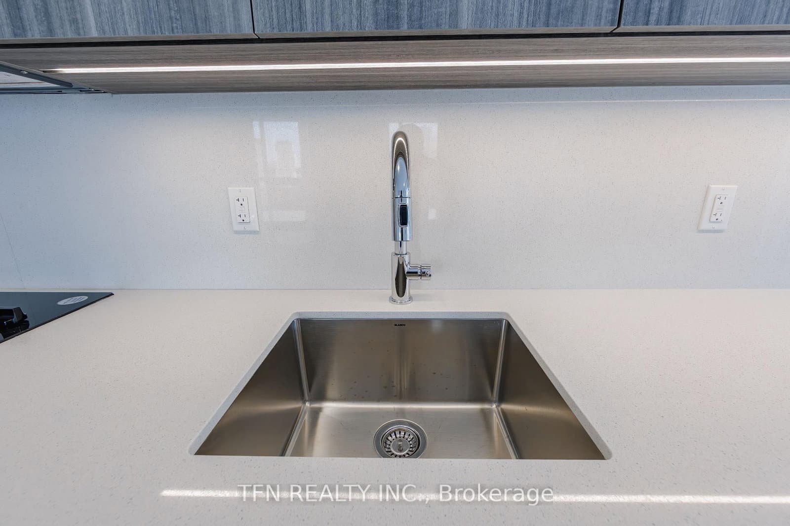 15 Richardson Street, Unit 1318 - Image 5