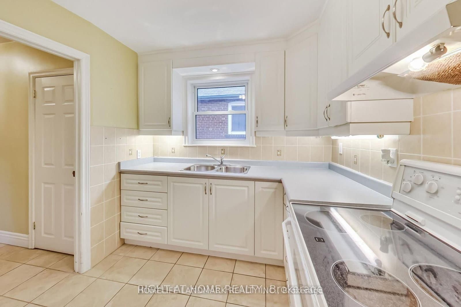 95 Poyntz Avenue - Image 3