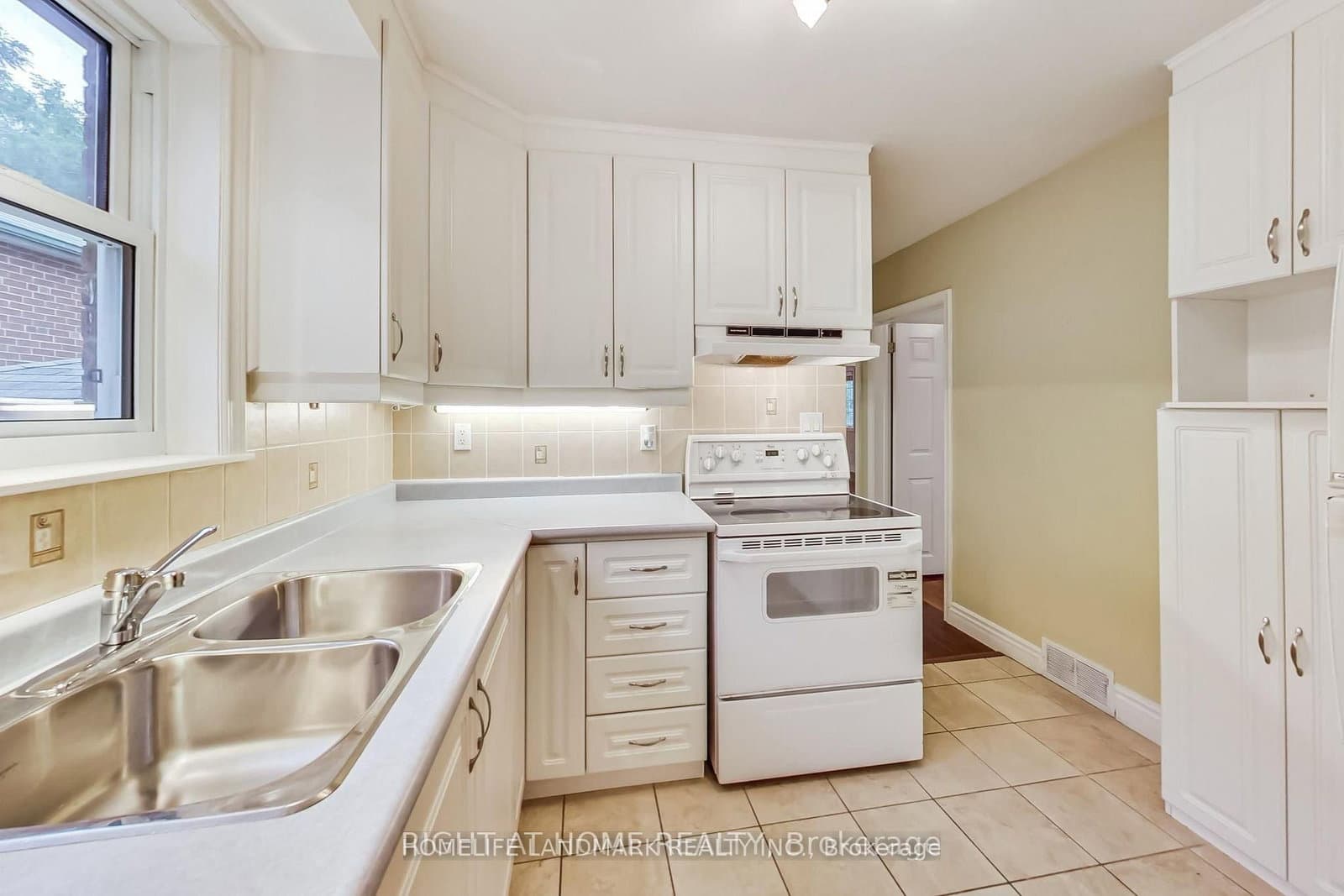 95 Poyntz Avenue - Image 4