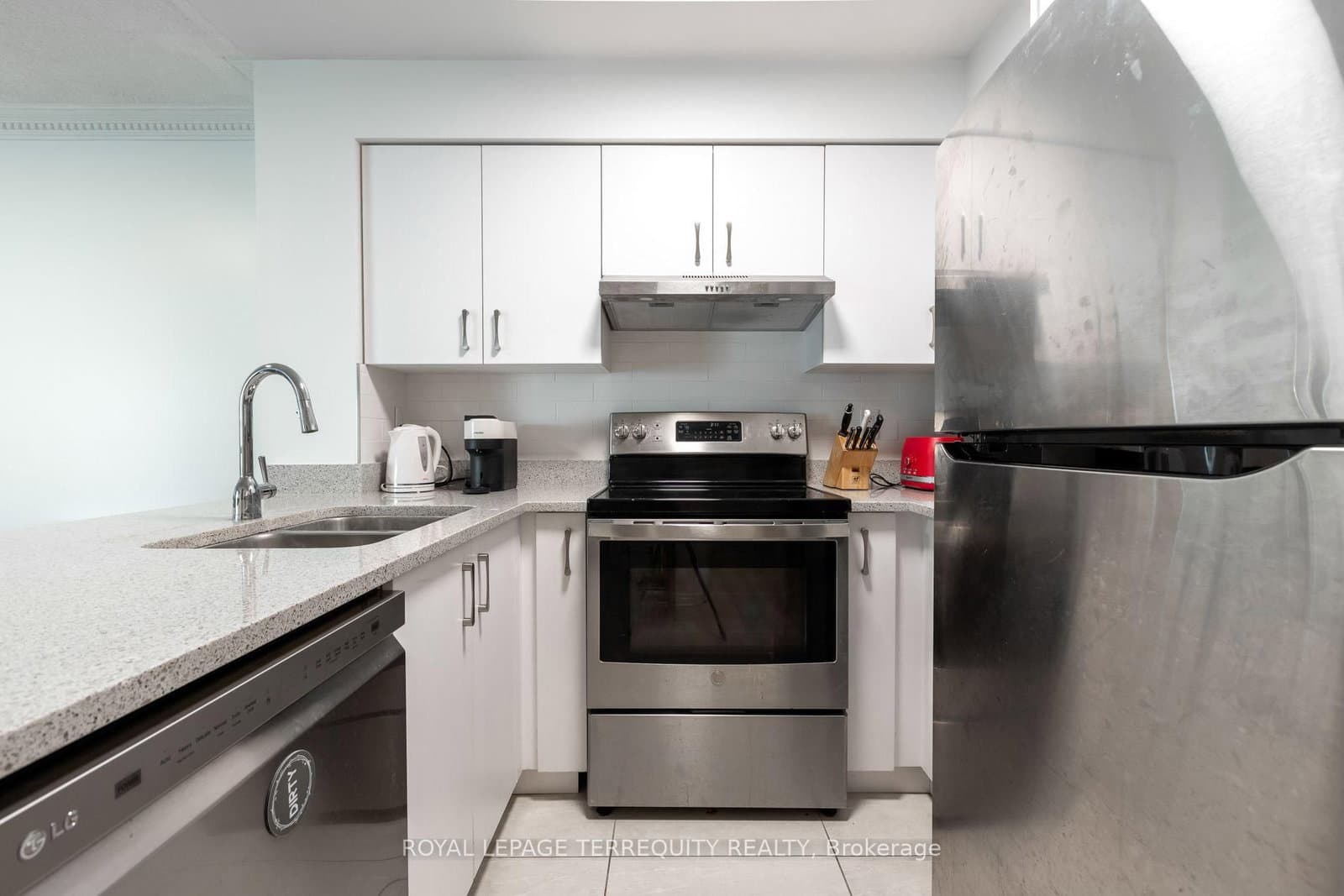 109 Front Street E, Unit 513 - Image 6