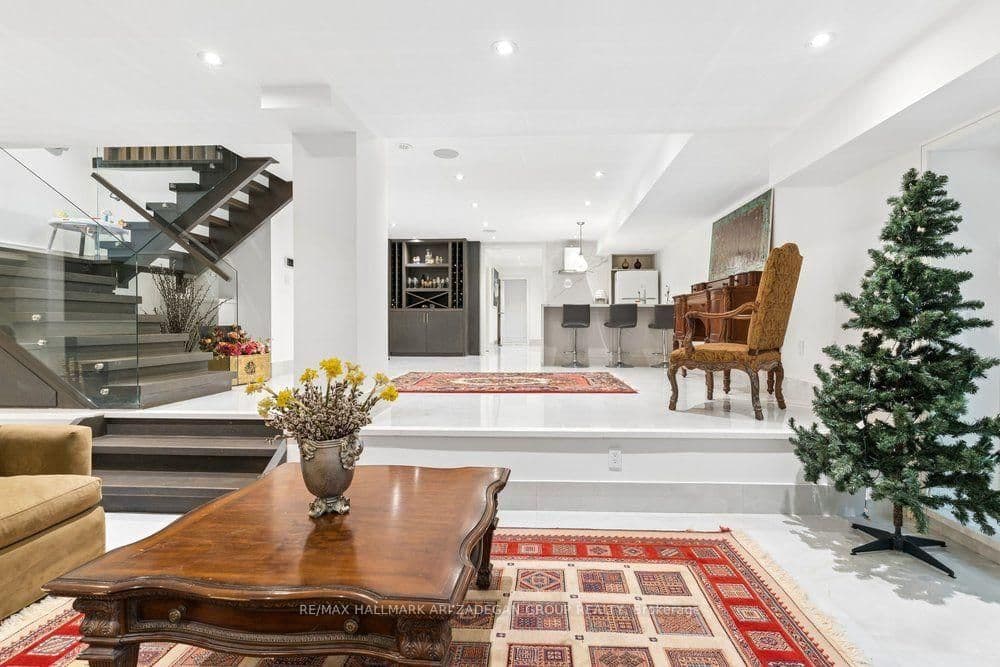 150 Sandringham Drive, Unit . - Image 4