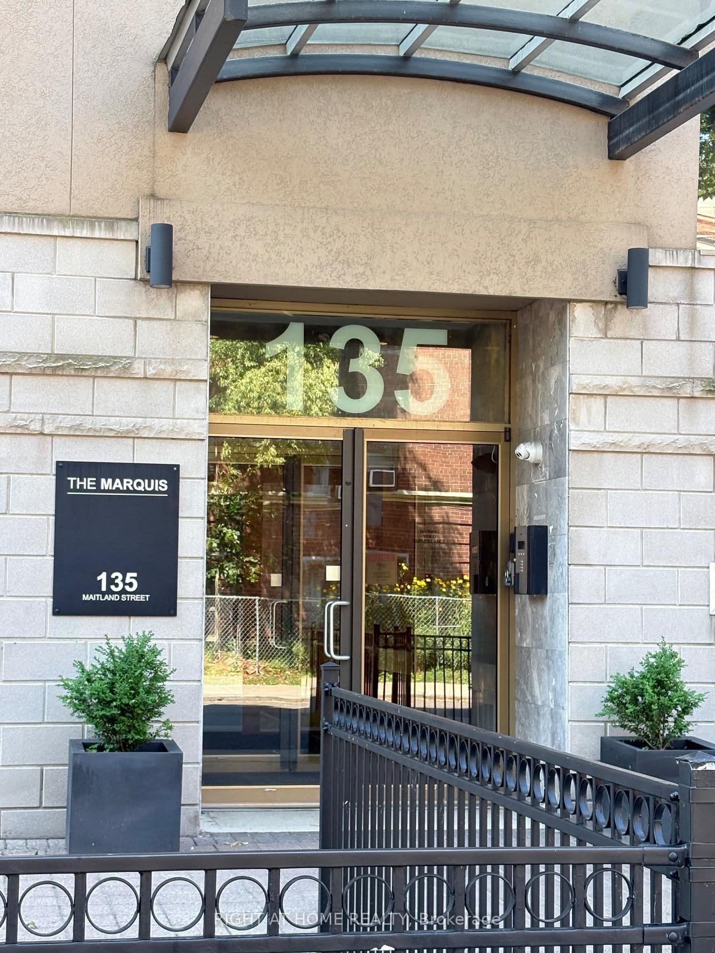 135 Maitland Street S, Unit 204 - Image 1