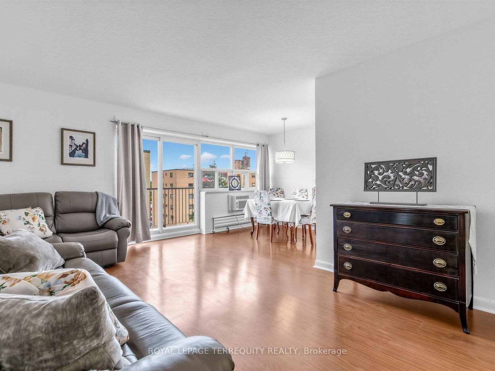8 Kingsbridge Court, Unit 404 - Image 2