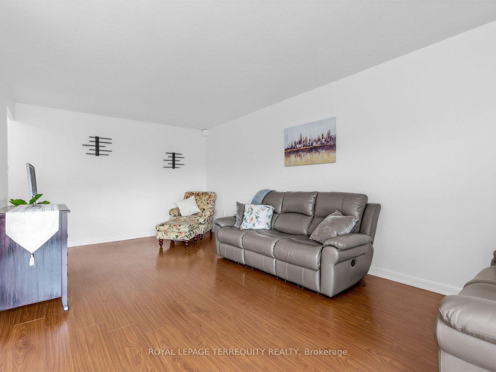 8 Kingsbridge Court, Unit 404 - Image 3