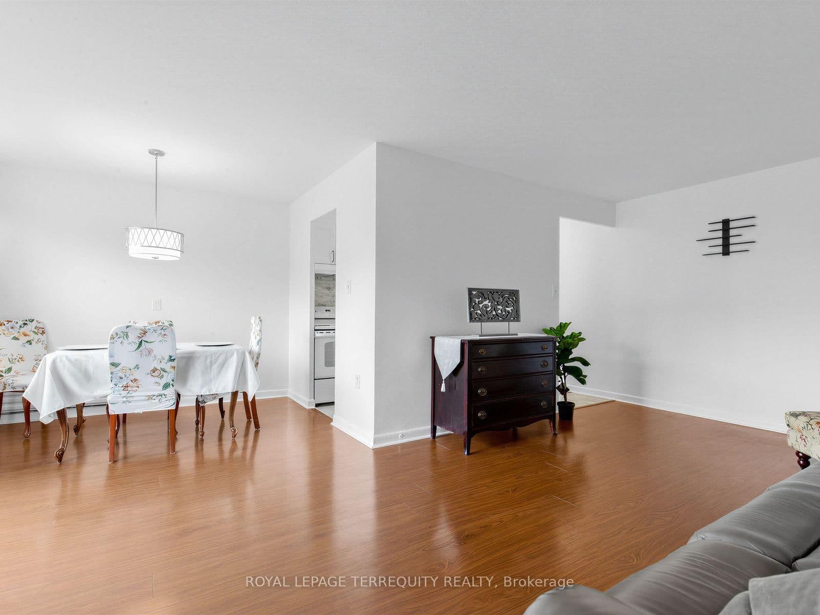 8 Kingsbridge Court, Unit 404 - Image 4