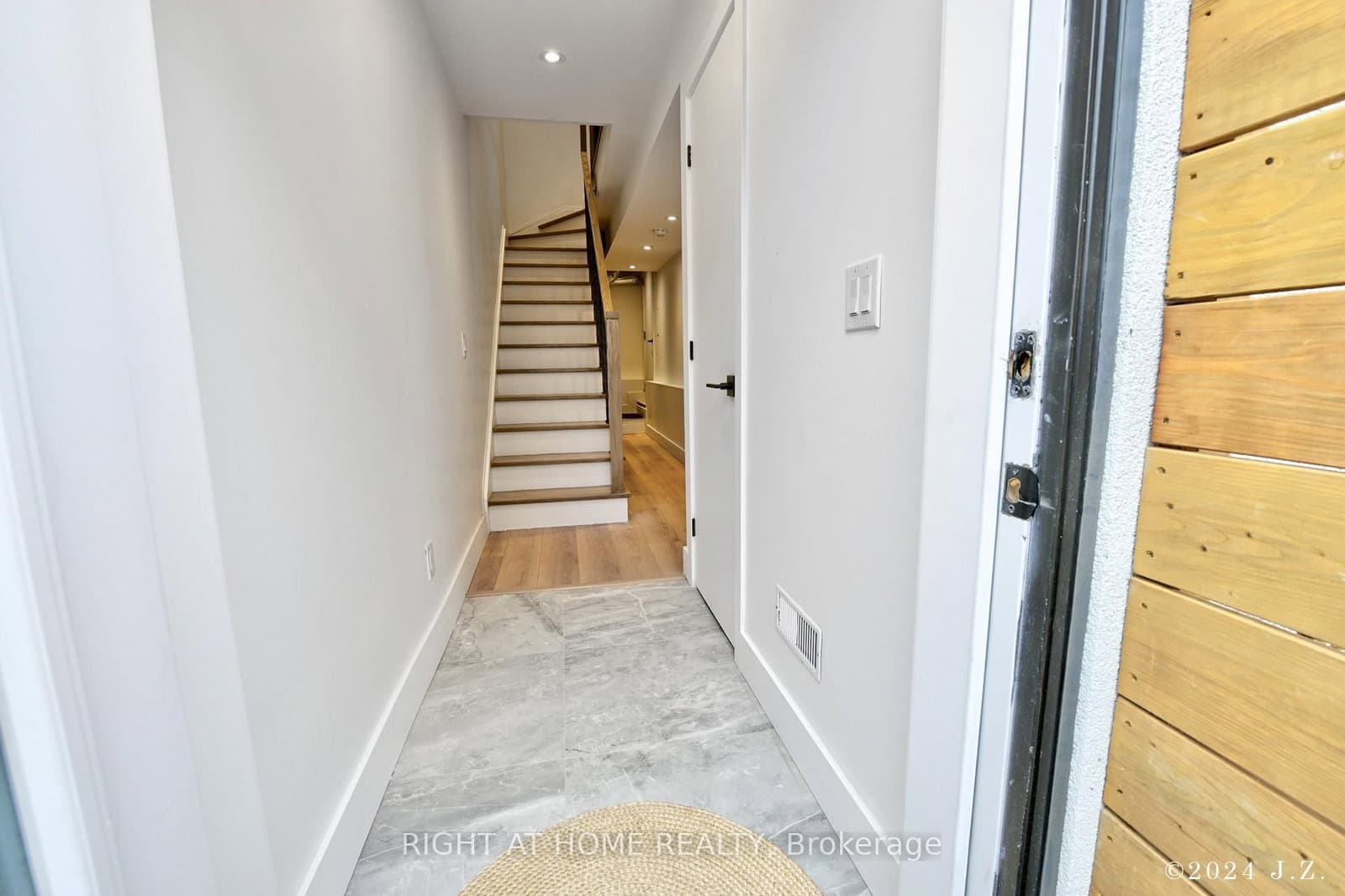50A Lanark Avenue, Unit CoachHs - Image 2
