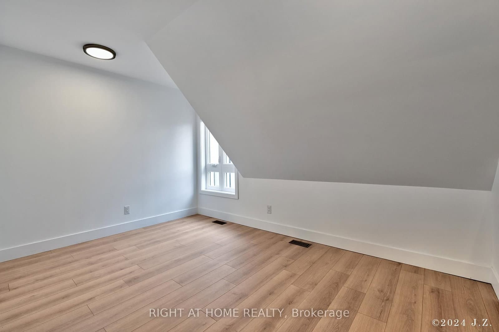 50A Lanark Avenue, Unit CoachHs - Image 5