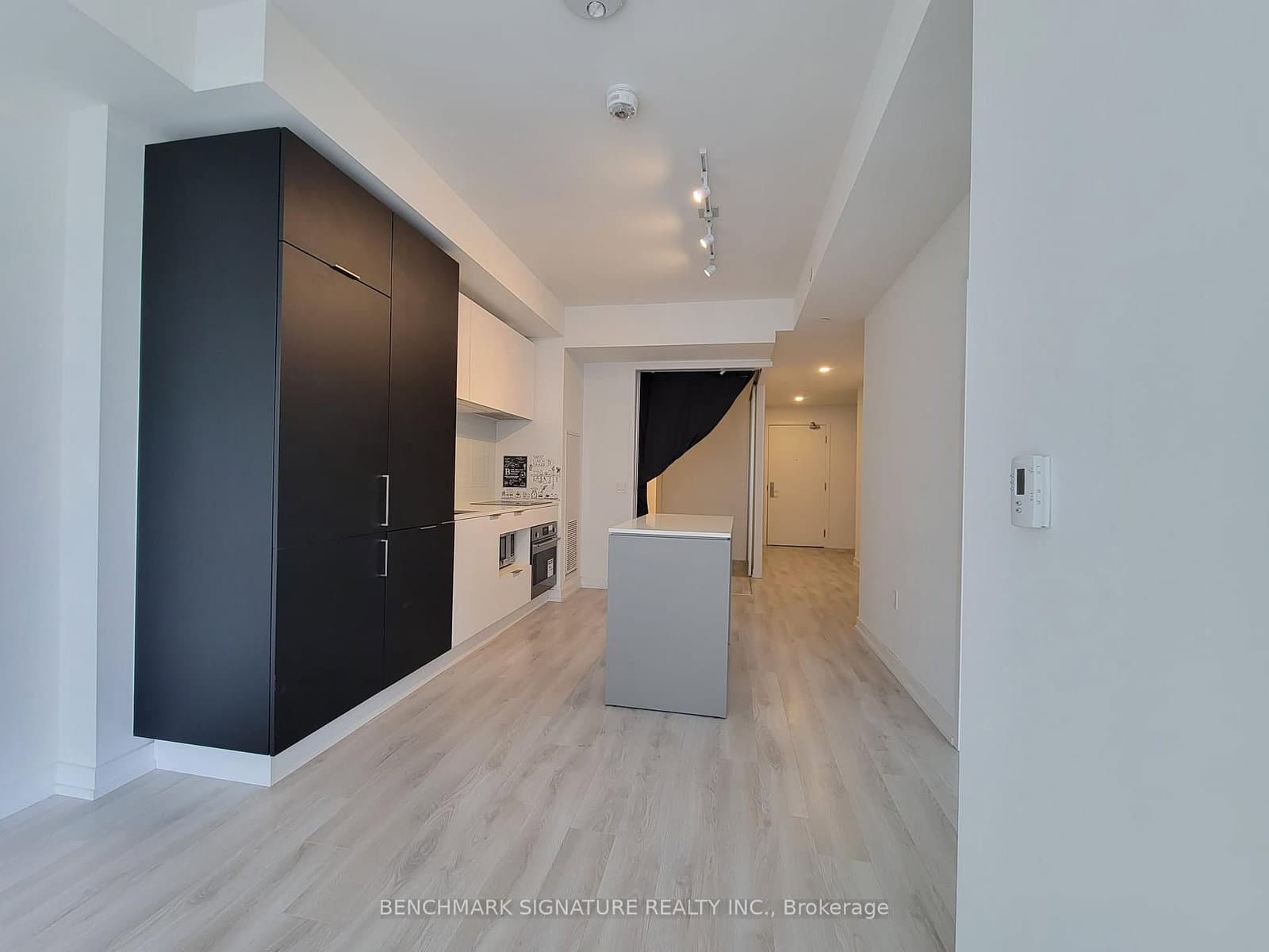33 Helendale Avenue, Unit 603 - Image 4