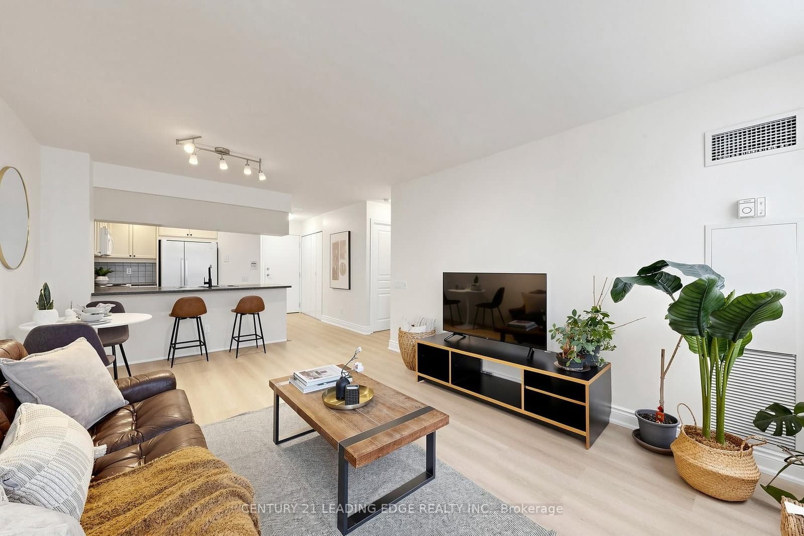 #328 - 15 Northtown Way