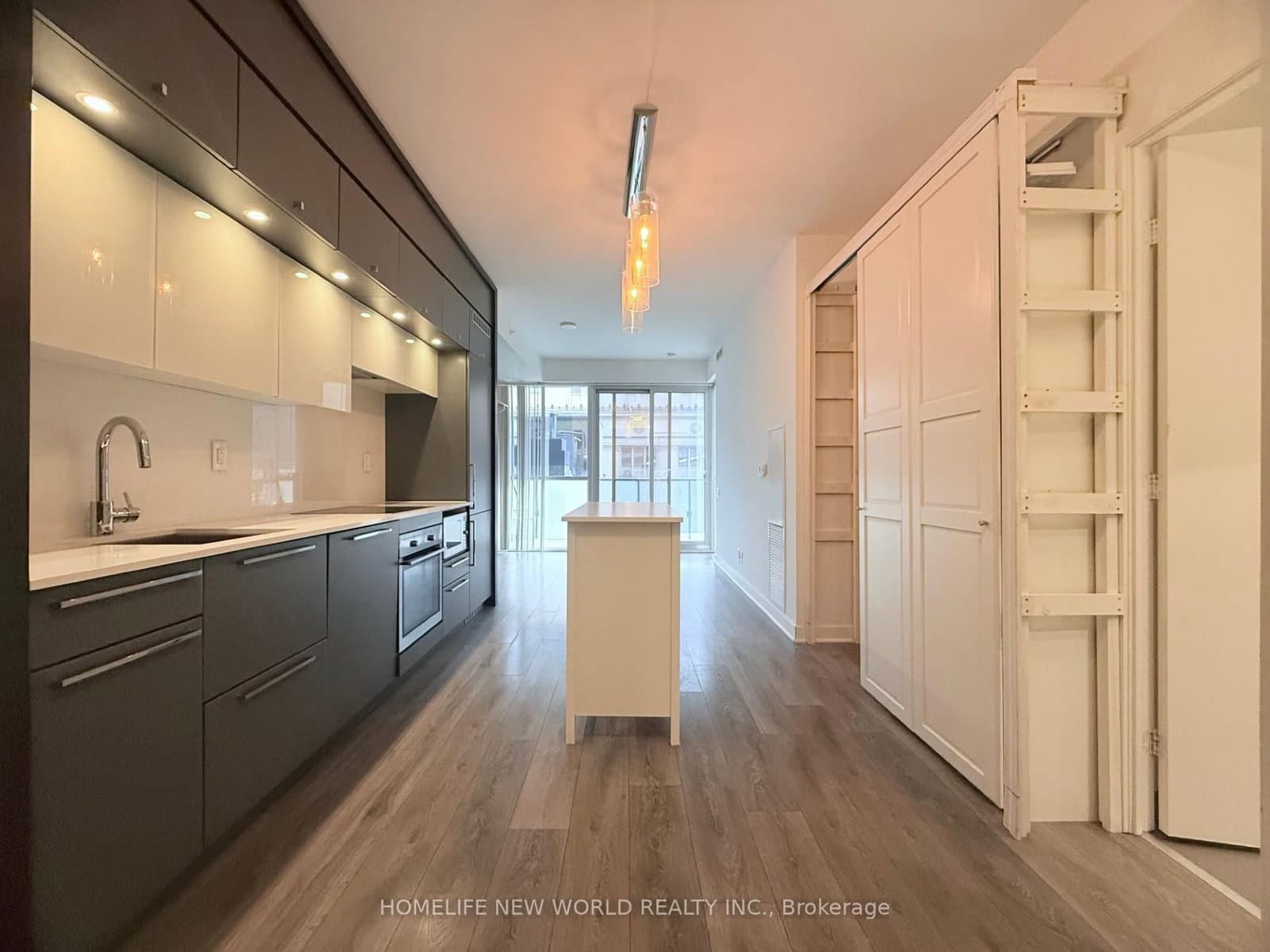 15 Grenville Street, Unit 511 - Image 3