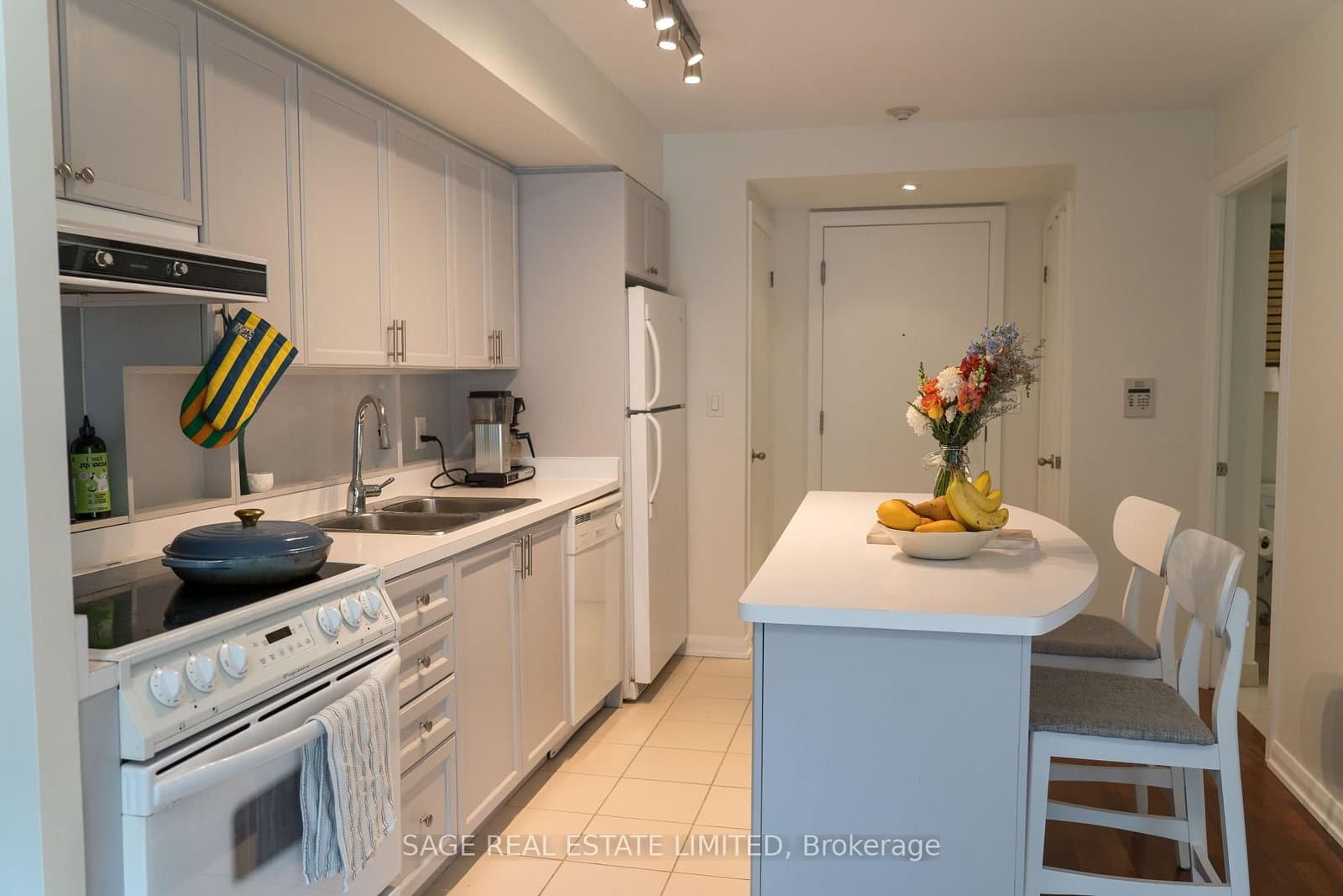 18 Beverley Street, Unit 209 - Image 3