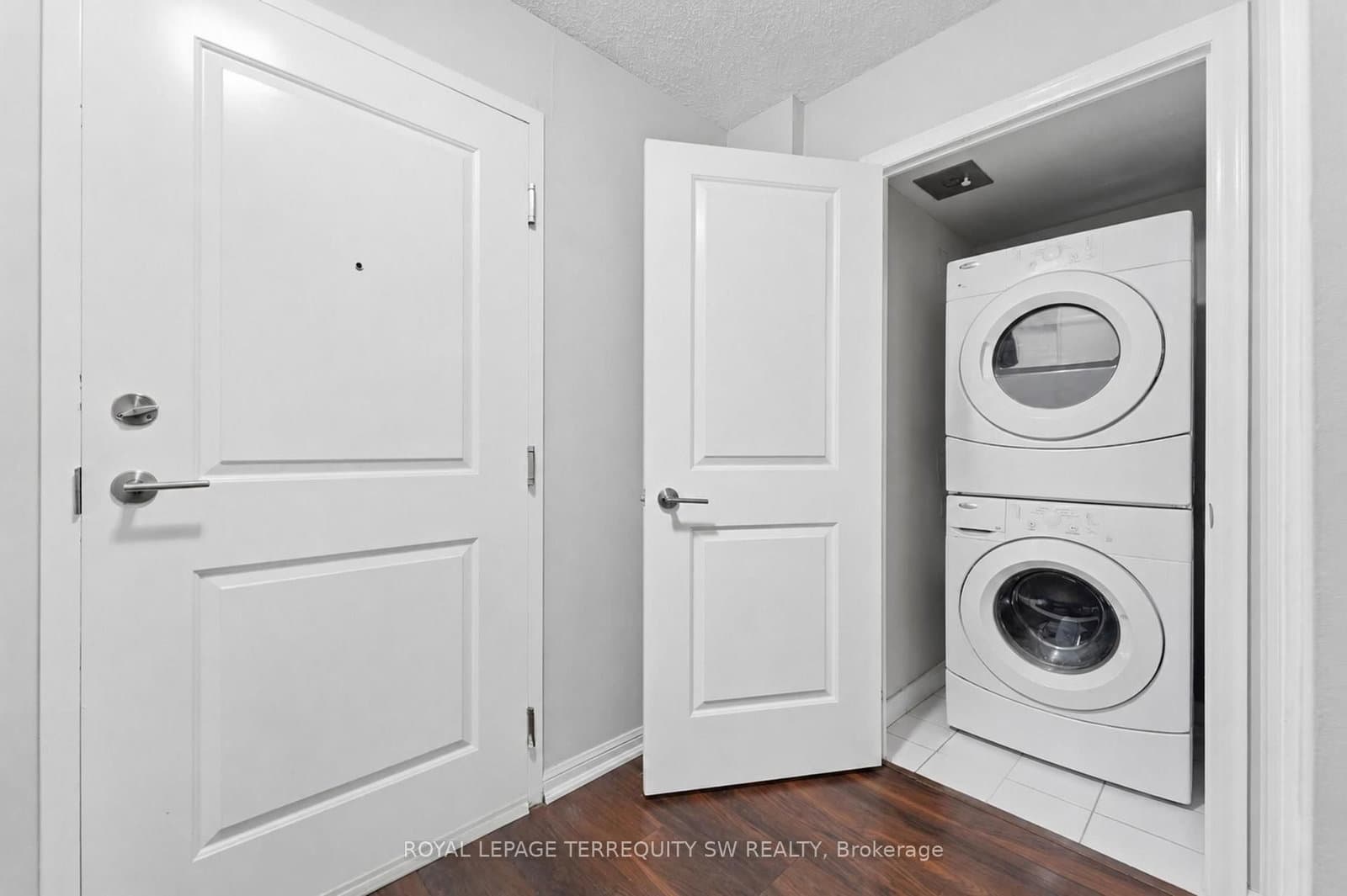 35 Bastion Street, Unit 513 - Image 3