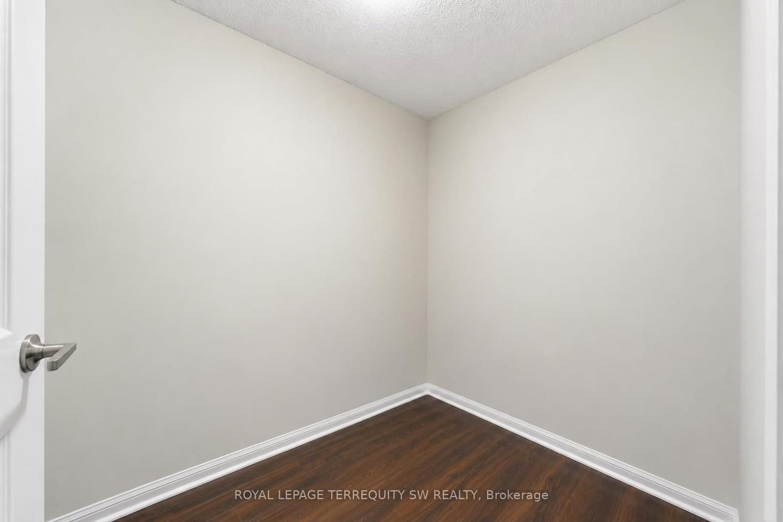 35 Bastion Street, Unit 513 - Image 4