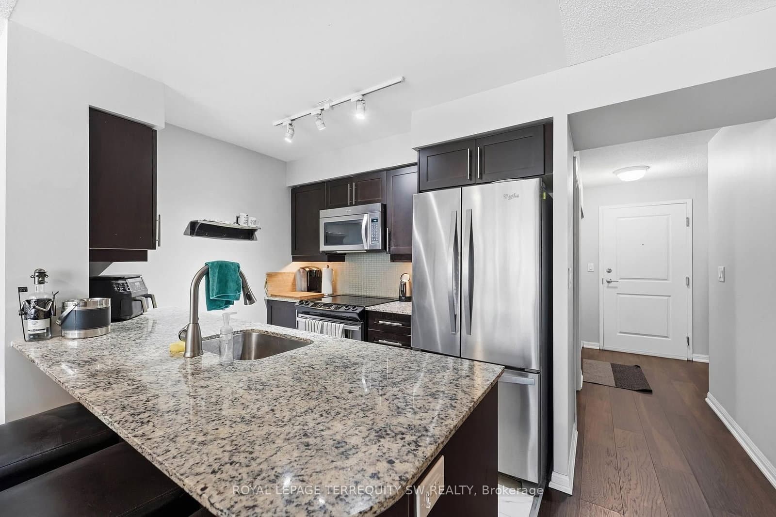 35 Bastion Street, Unit 513 - Image 5