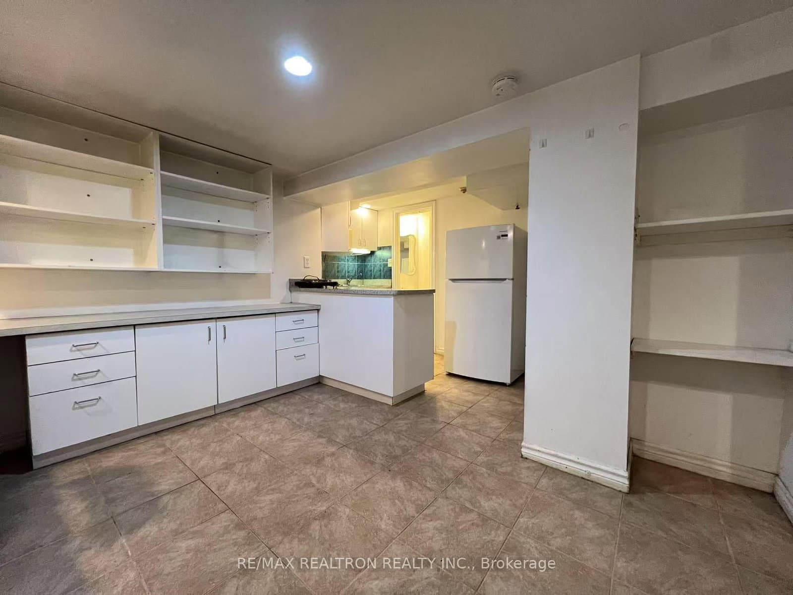 108 Admiral Road, Unit 6 - Image 3