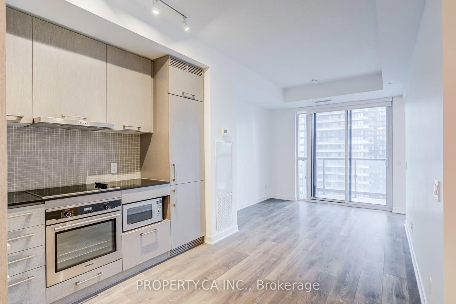 87 Peter Street, Unit 3715