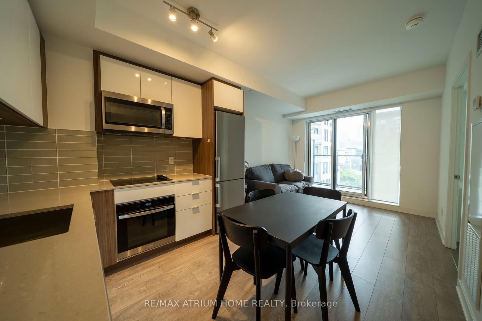 543 Richmond Street W, Unit 725 - Image 2