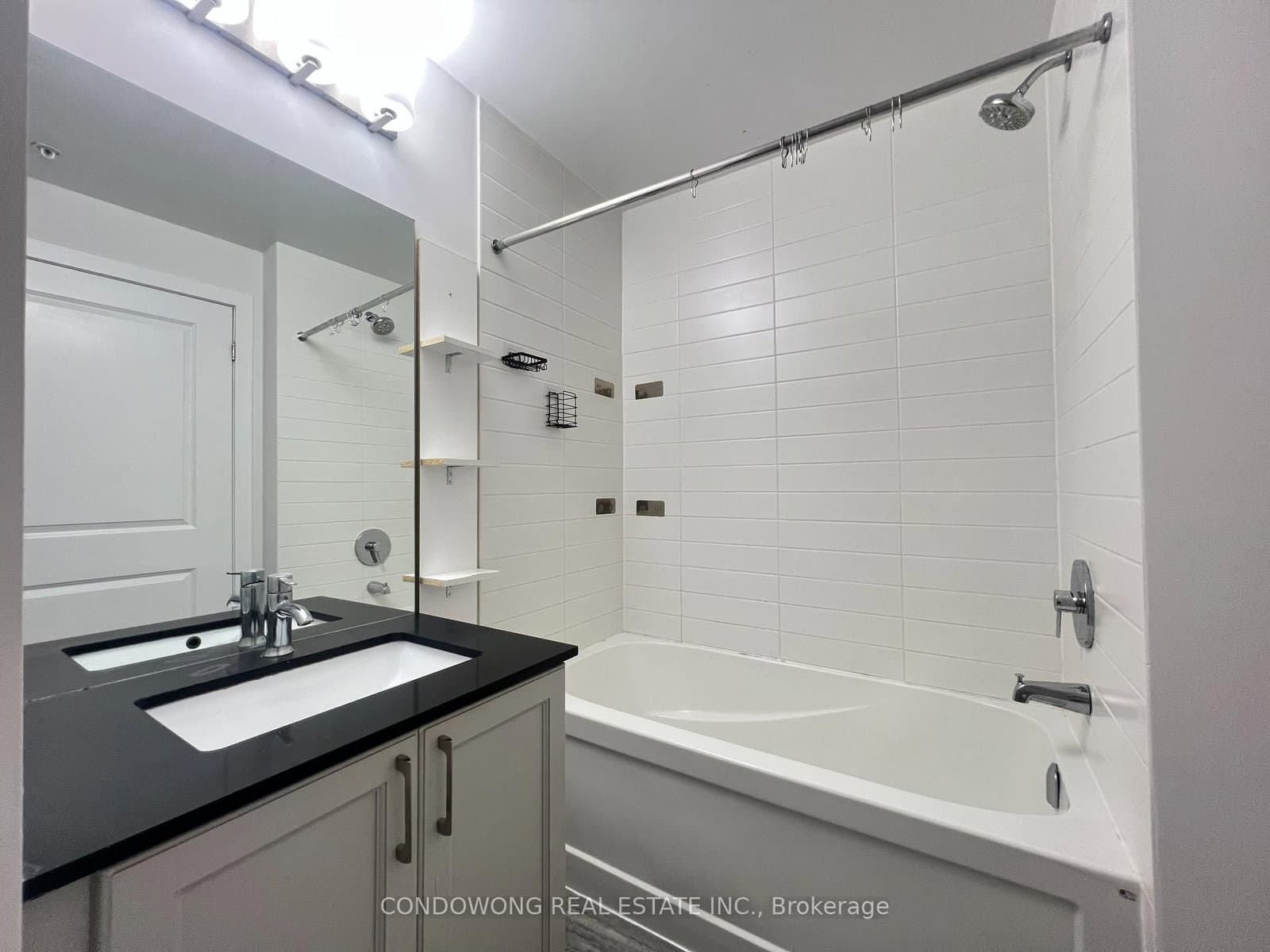 7 Kenaston Gardens, Unit 325 - Image 6