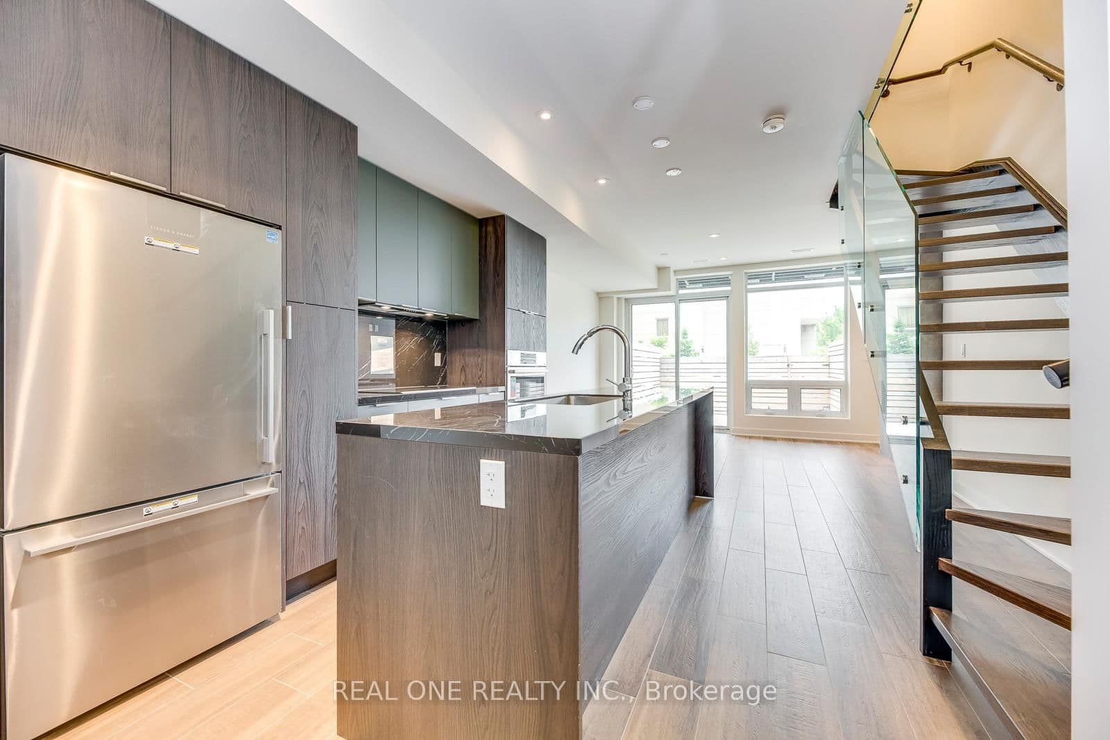 42 Sonic Way - Image 4