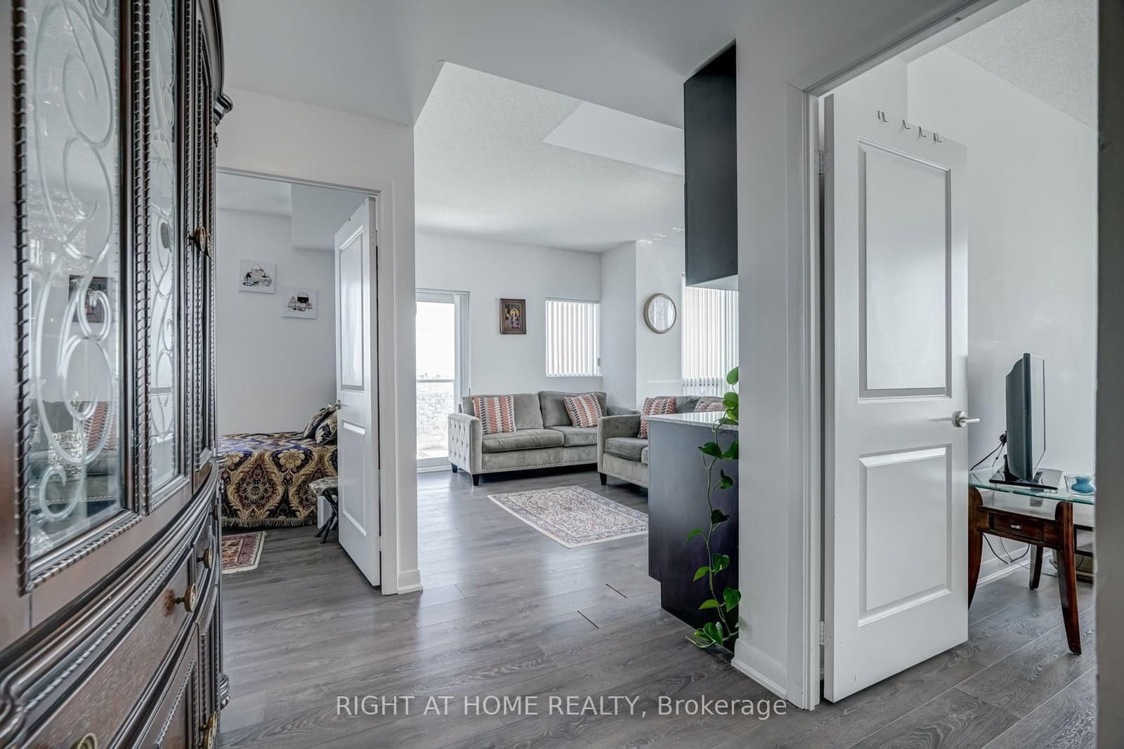 5162 Yonge Street, Unit LPH208 - Image 5