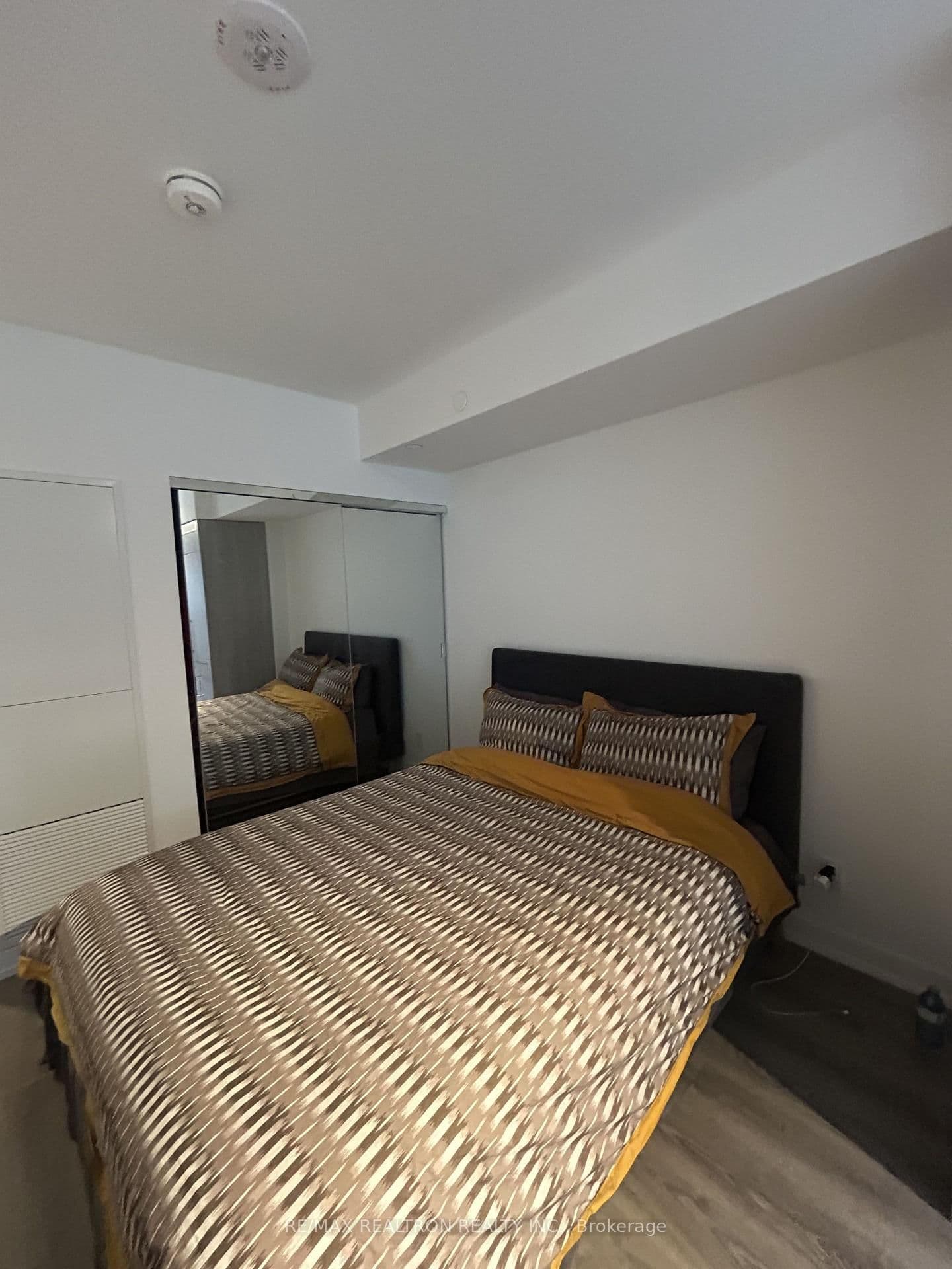 771 Yonge Street, Unit 911 - Image 4