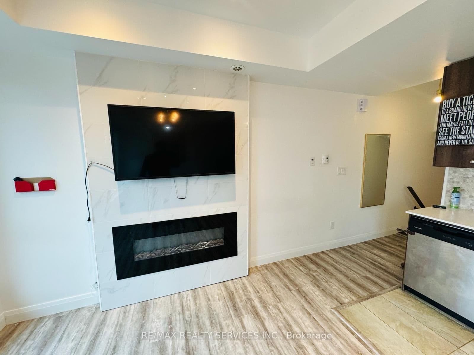 639 Lawrence Avenue W, Unit 321 - Image 4
