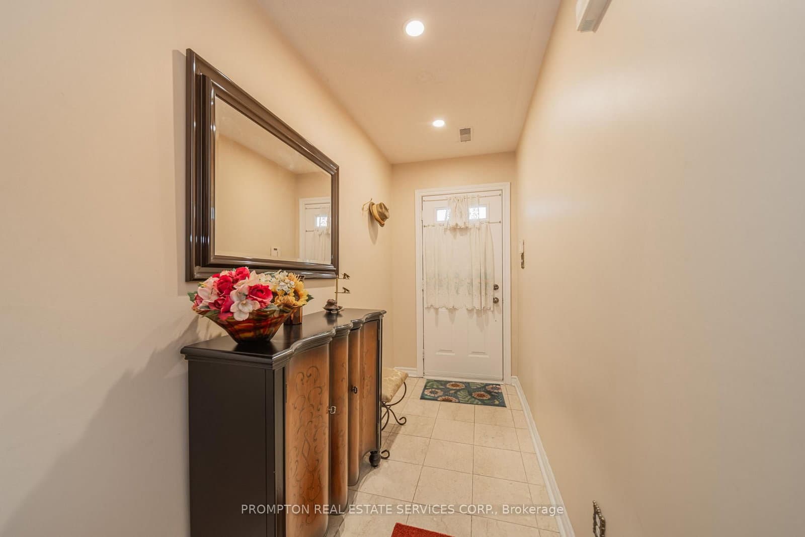 25 Routliffe Lane - Image 2