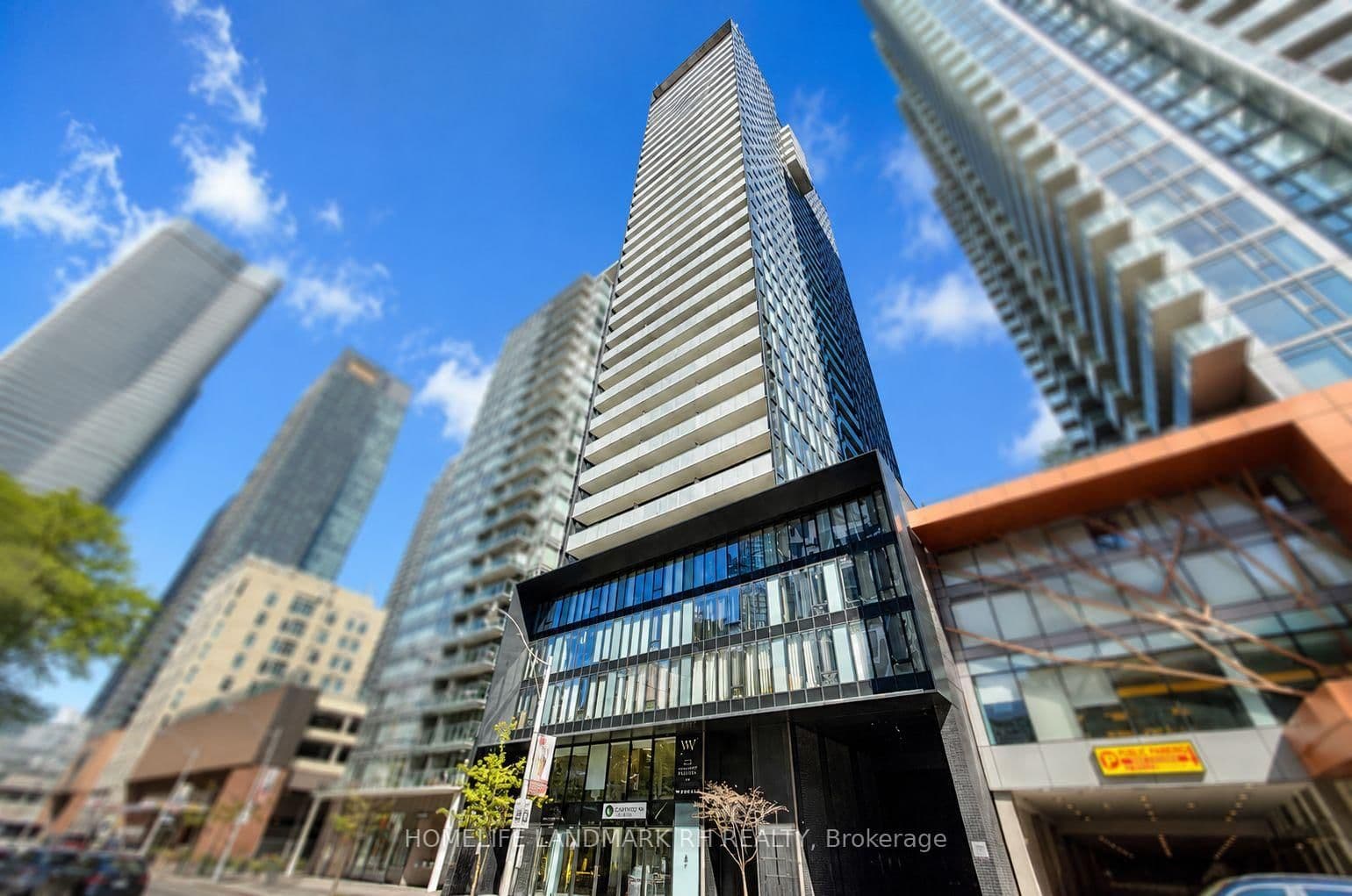 #1004 - 28 Wellesley Street E