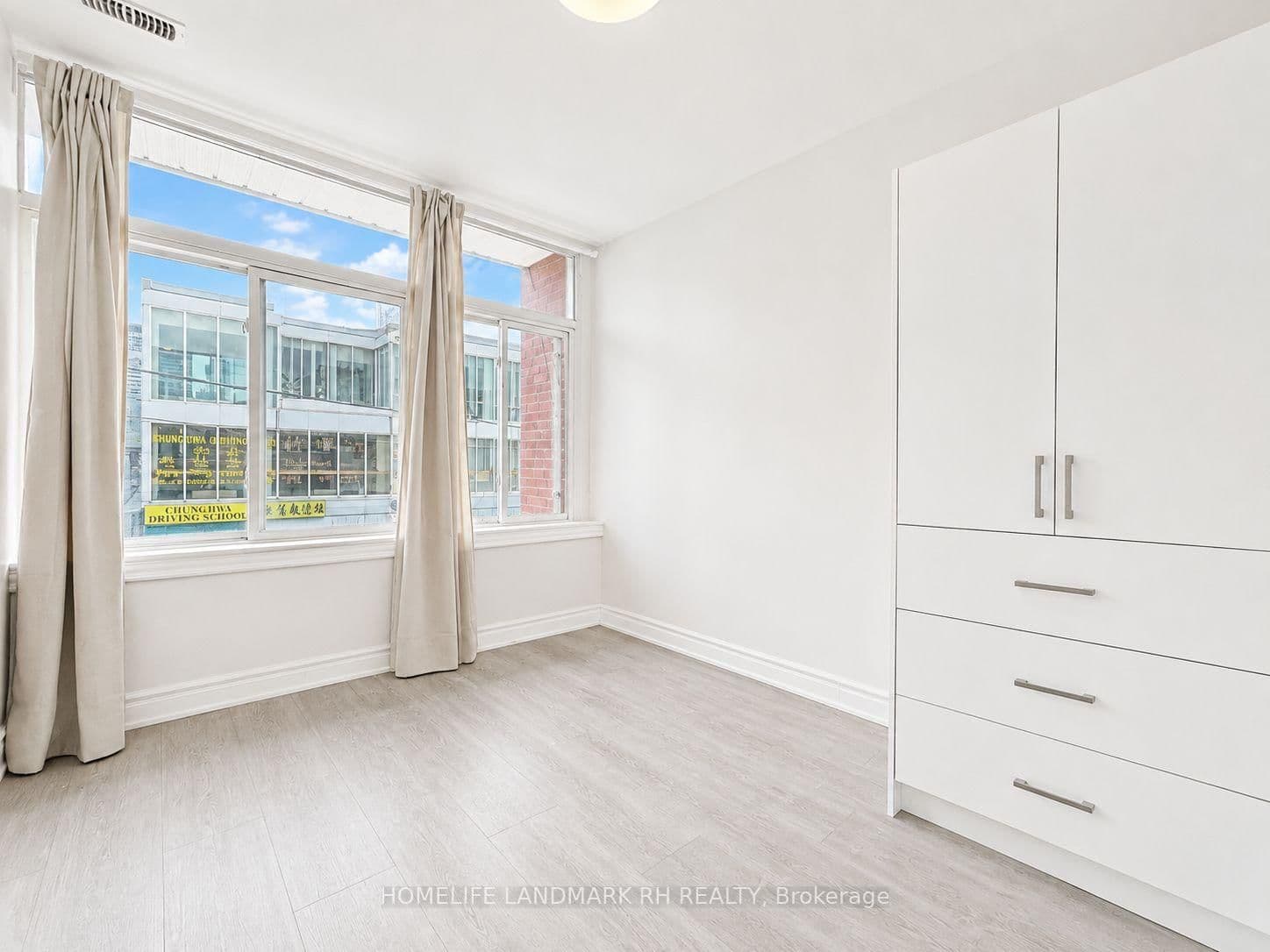 414 Dundas Street W, Unit 201 - Image 6