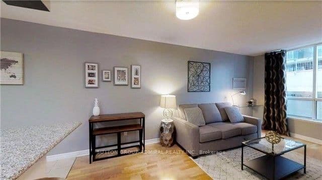 168 Simcoe Street, Unit 722 - Image 2