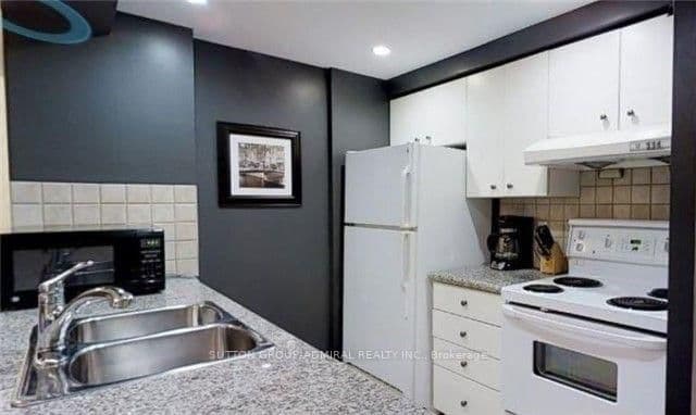 168 Simcoe Street, Unit 722 - Image 4