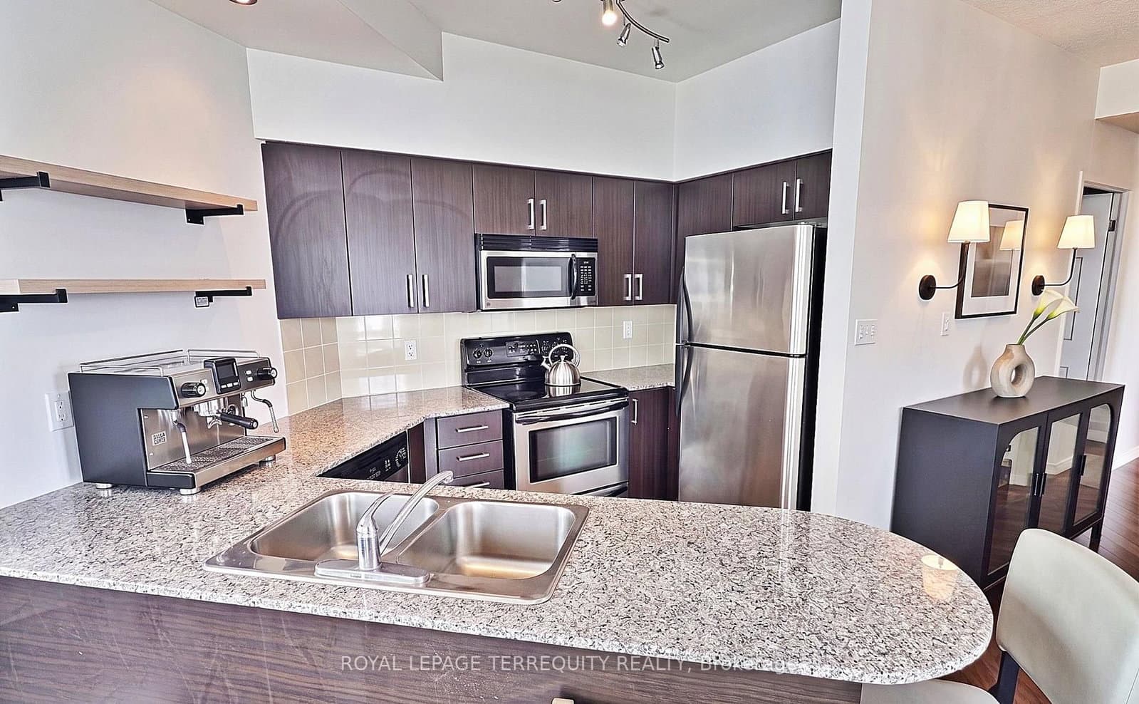 230 Queens Quay W, Unit 1812 - Image 4